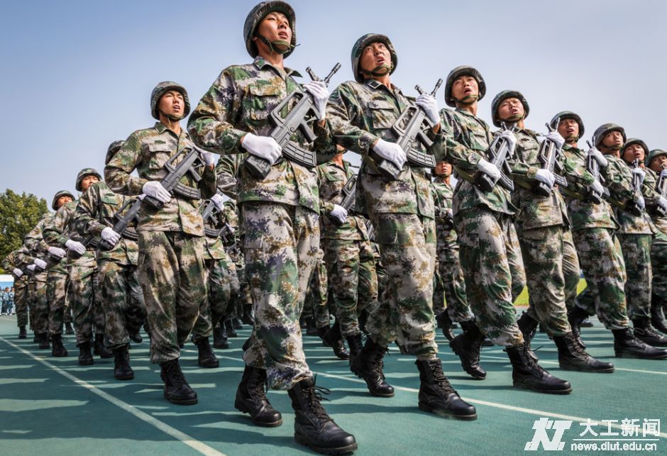 国防生方阵。(摄影 吉安)