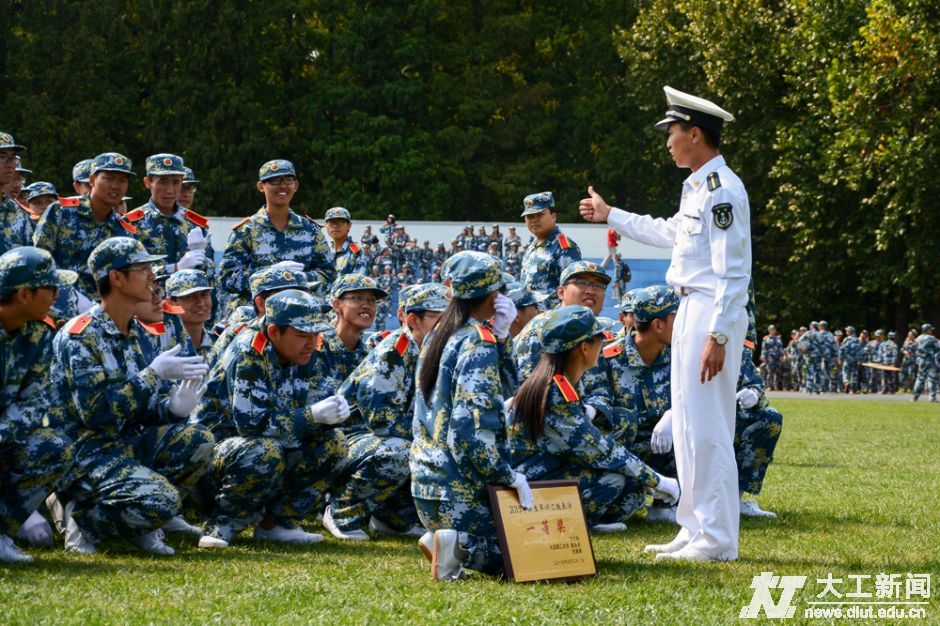 “你们都比我优秀,我教不了你们什么。还记得我之前说过的吗?做人要有野心,要有杀气!”(摄影 乔天扬)